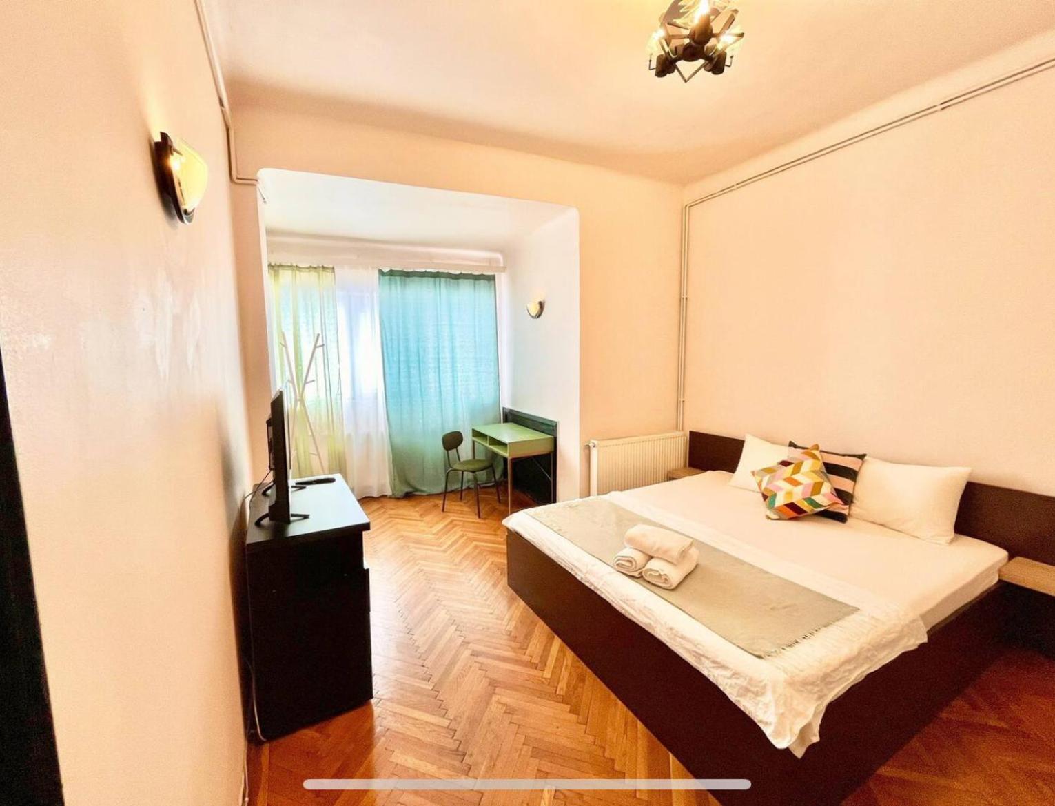 Downtown Unirii Square Private Economy Rooms With Shared Amenities Bucharest Exterior photo