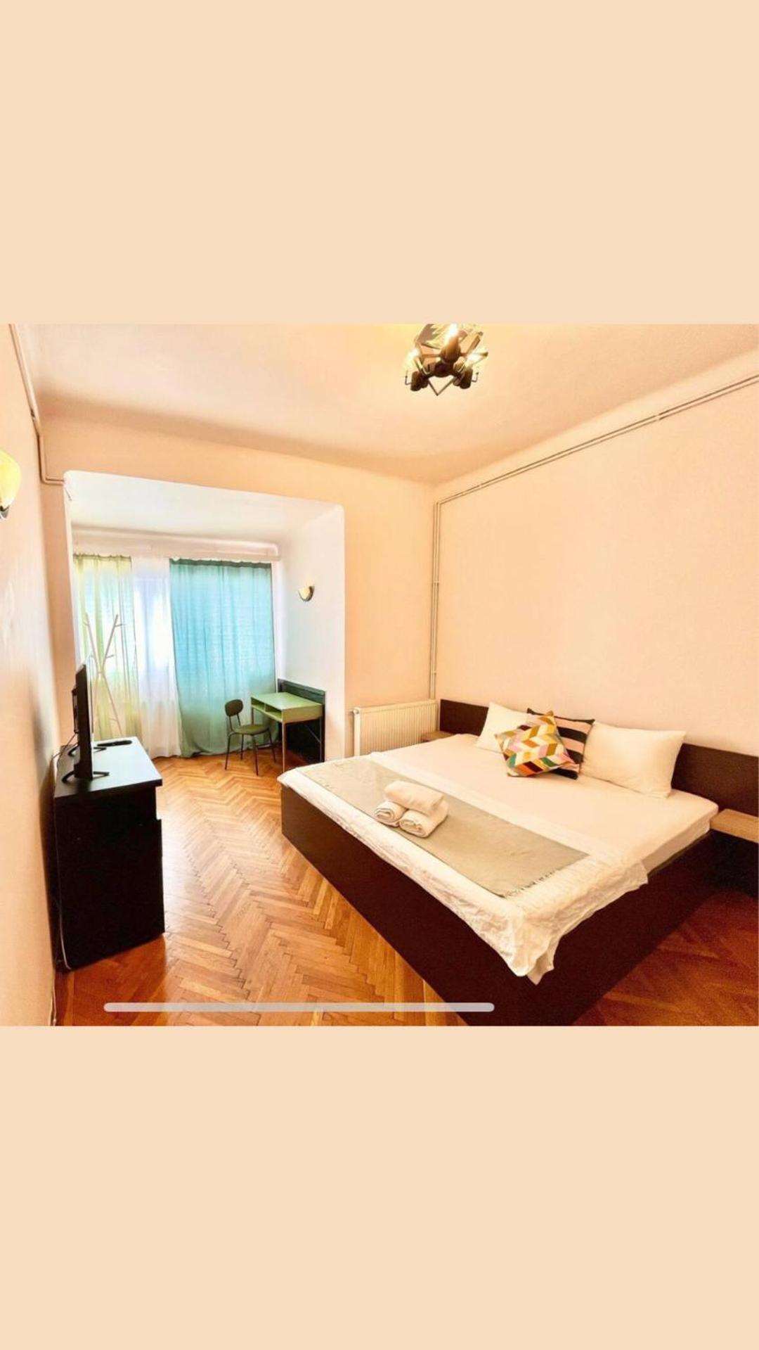 Downtown Unirii Square Private Economy Rooms With Shared Amenities Bucharest Exterior photo