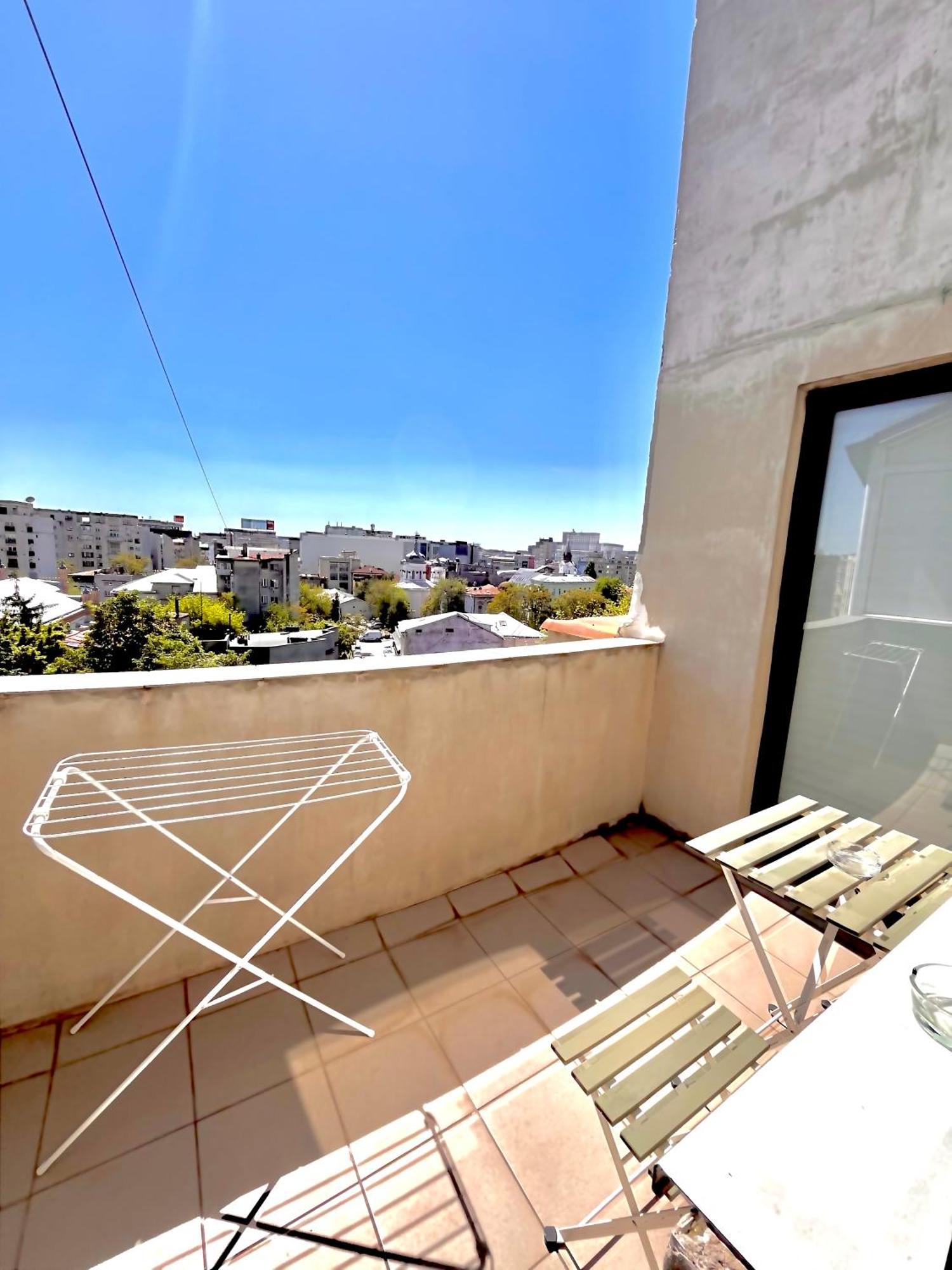Downtown Unirii Square Private Economy Rooms With Shared Amenities Bucharest Exterior photo